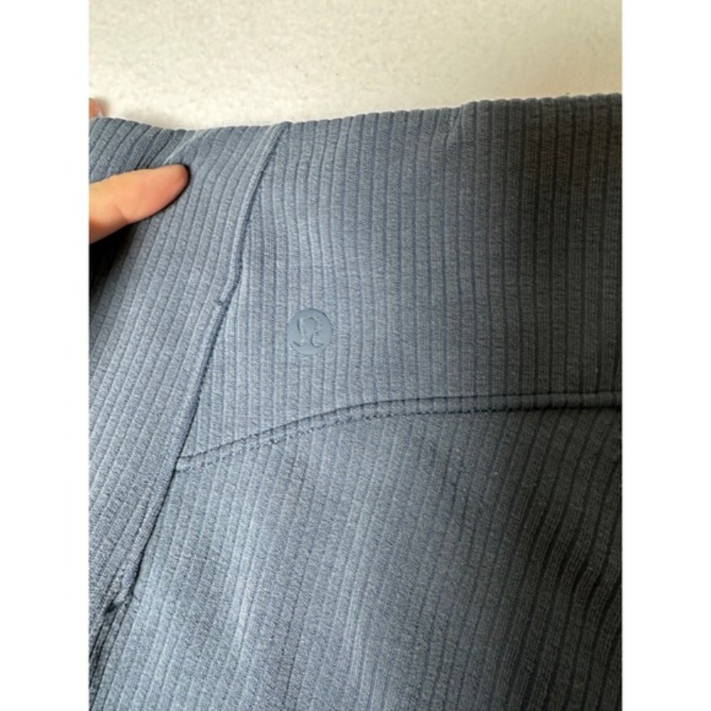 Lululemon Ribbed Softstreme Zip-Leg Crop Pant 25"‎ Blue Gray Size 4 - Picture 5 of 7